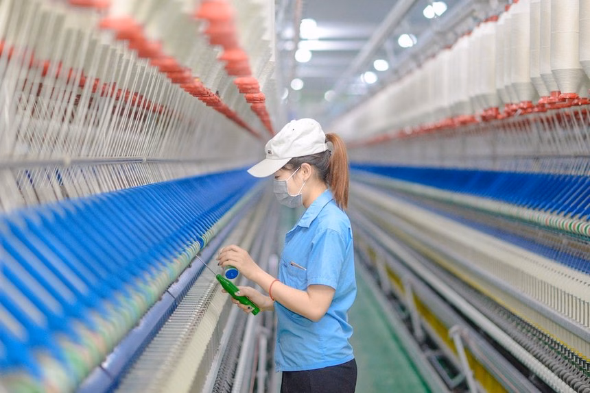 Giá nhiên liệu, vận chuyển tăng cùng chi phí nhân công leo thang đang trực tiếp bào mòn biên lợi nhuận của các doanh nghiệp dệt may.