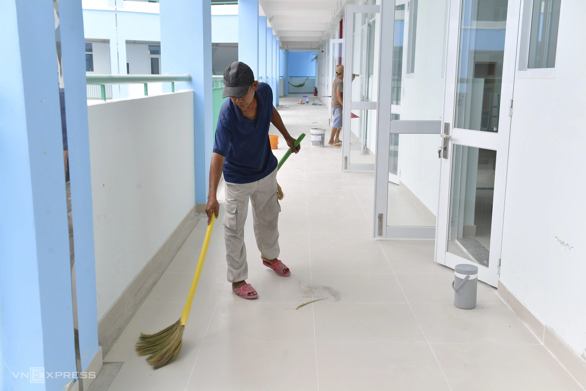 Hội trường được bài trí tinh gọn, phục vụ cho các hoạt động tập thể của nhà trường.