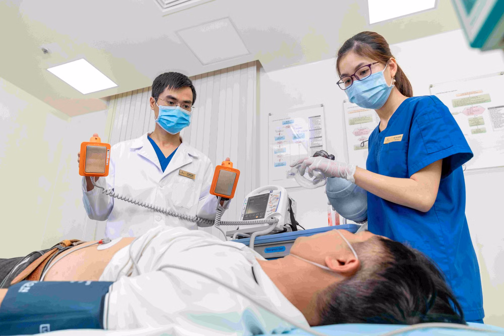 Hệ thống hồi sức cấp cứu sẵn sàng 24/7 là yếu tố then chốt để tối ưu hóa thời gian vàng trong cứu chữa.