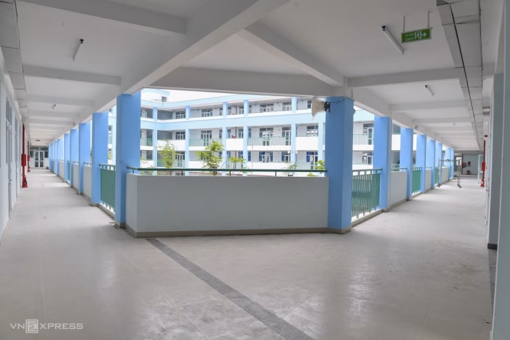 Khối nhà chính với thiết kế tối ưu hóa ánh sáng và gió tự nhiên.
